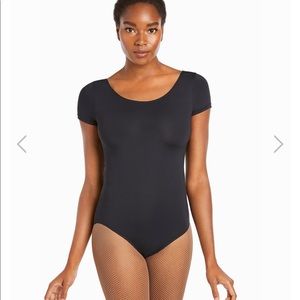Scoop neck short sleeve leotard